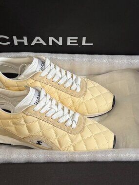 CHANEL 26C Flat Sneakers